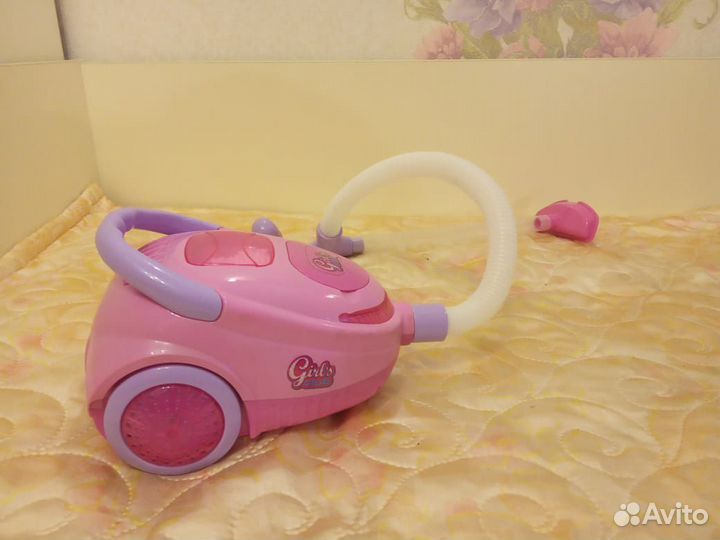 Игрушечный пылесос