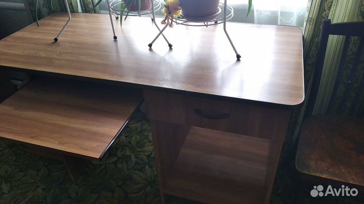 Стол компьютерный