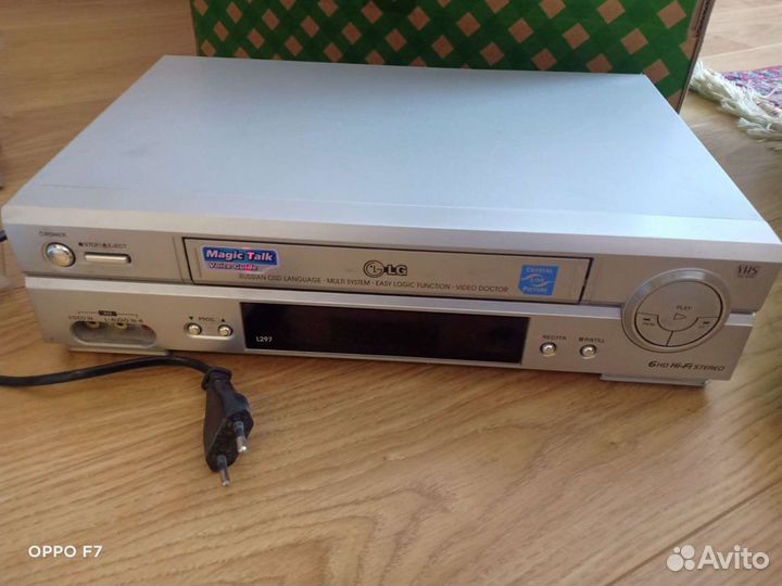 Видеомагнитофон LG