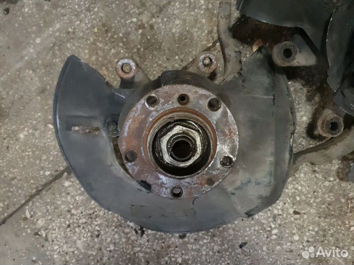 Кулак поворотный передний бмв Е38