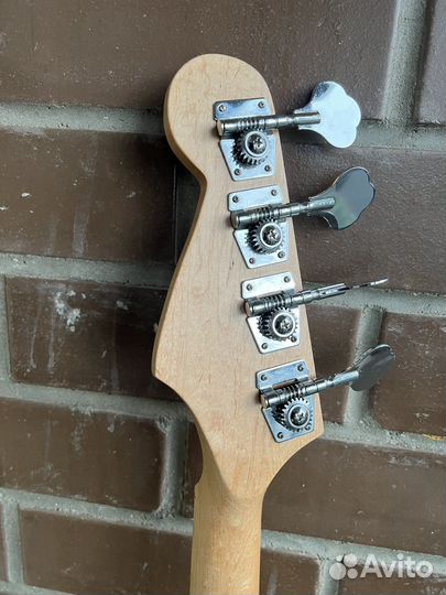 Бас гитара Squier Fender Precision bass