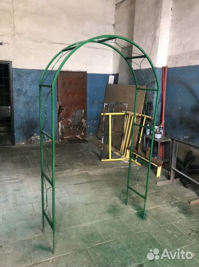 Арка садовая кованая