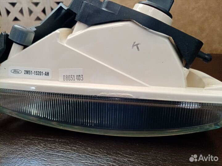 Противотуманная фара ford focus (оригинал)