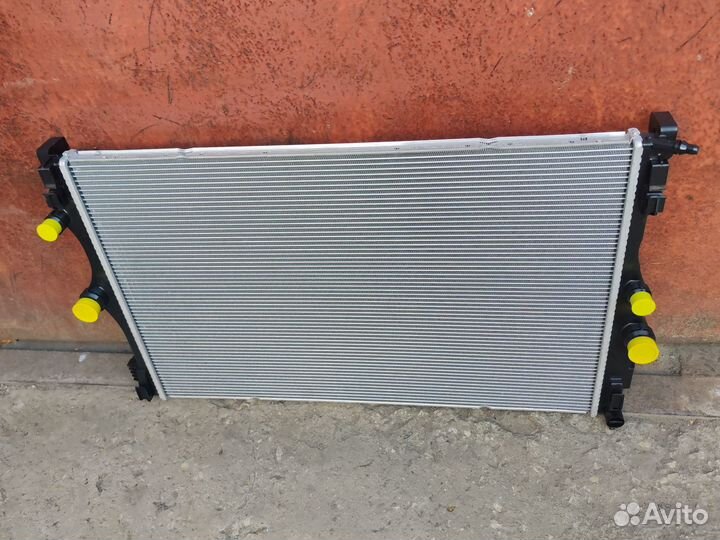 Интеркулер радиатор охлаждения Mercedes 247 118