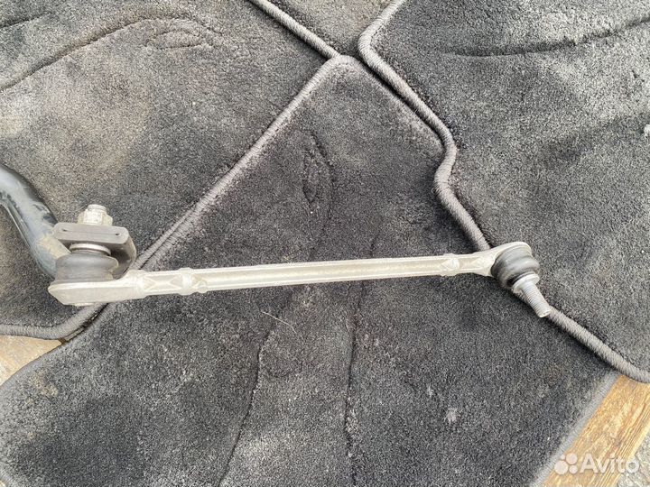 Стойка правая стабилизатора Mercedes W212 AMG E63