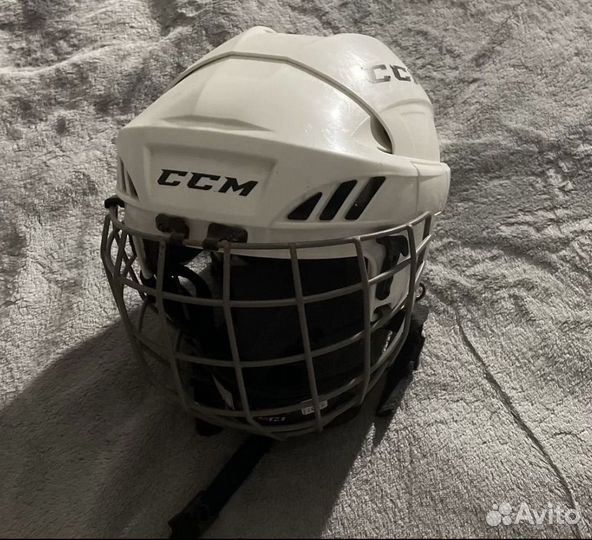 Хоккейный шлем