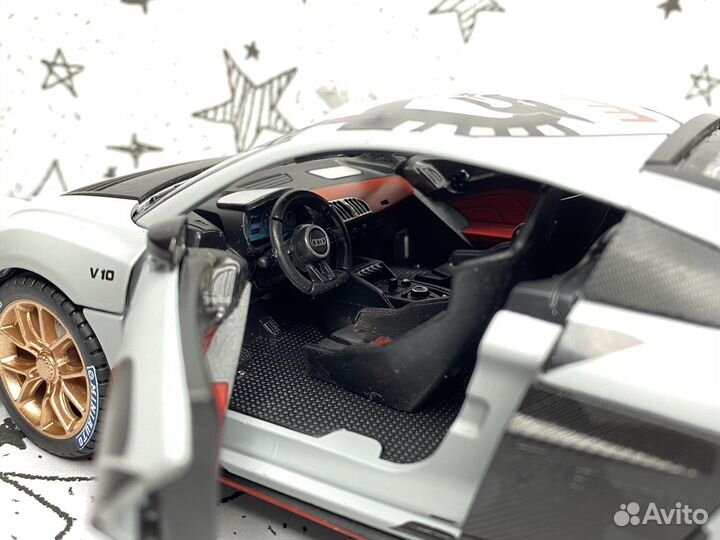 Машинка Audi R8 / Металлическая Модель 1:24