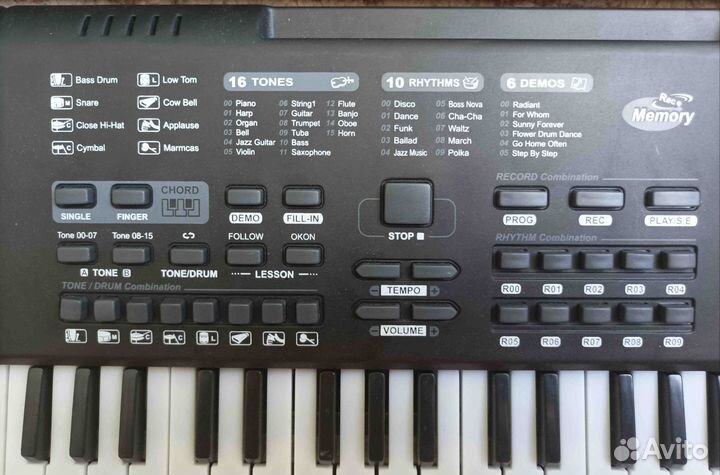 Очки виртуальной реальности с джойстиком