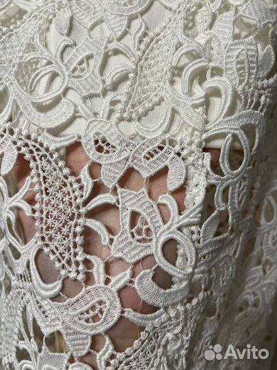 Белое вечернее платье