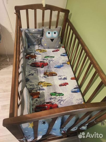 Детская кроватка с продольным маятником