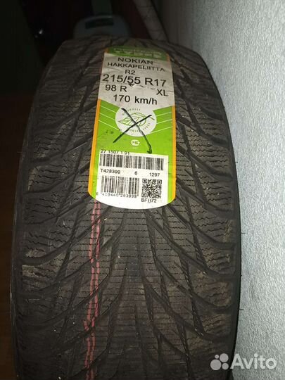 Nokian Tyres Hakkapeliitta R2 215/55 R17 98R