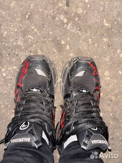 Balenciaga runner red graffiti