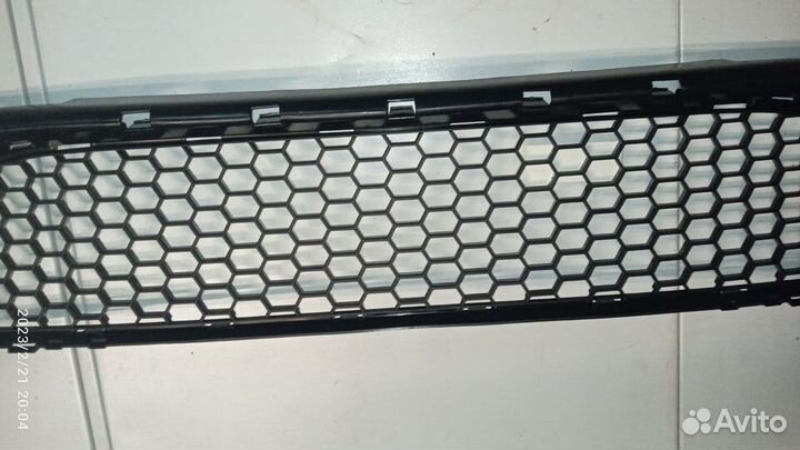 Решетка бампера центральная Logan