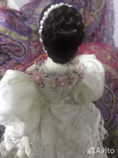 Фарфоровая кукла