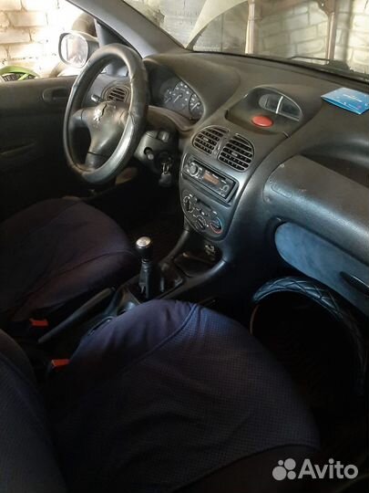 Peugeot 206 1.4 МТ, 2000, битый, 235 000 км