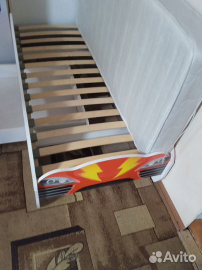 Детская кровать машина