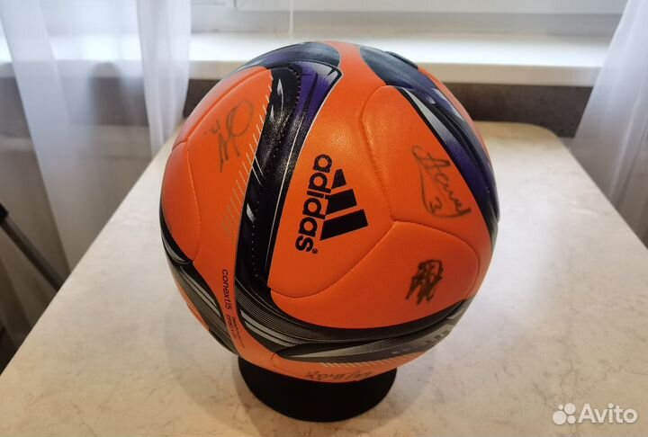 Футбольный мяч с автографами пфк Кристалл