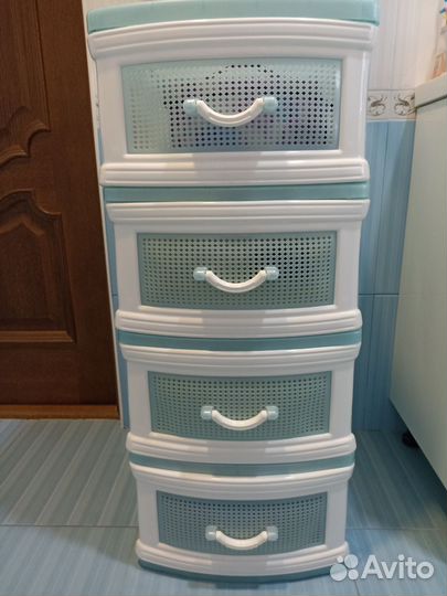 Комод пластиковый для белья или игрушек