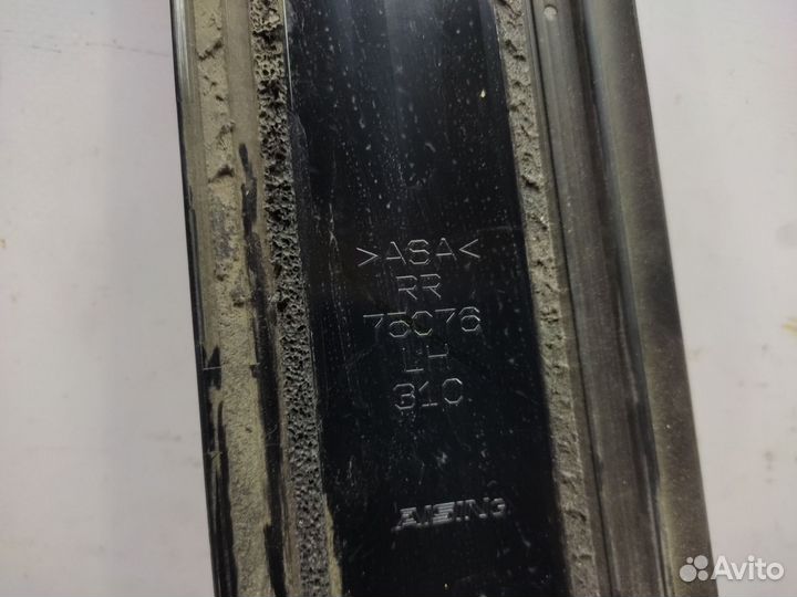 Молдинг двери задний левый Toyota Camry XV70 2017