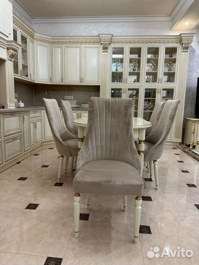 Стол и стулья