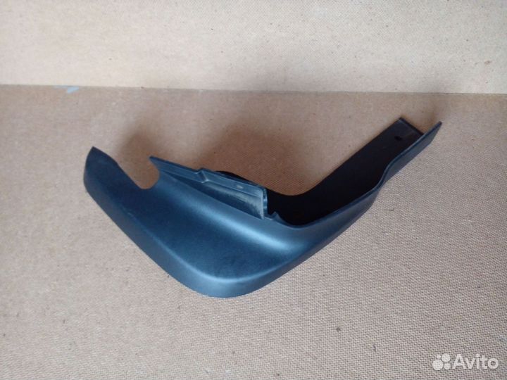 Брызговик передний правый Nissan Qashqai J11 новый