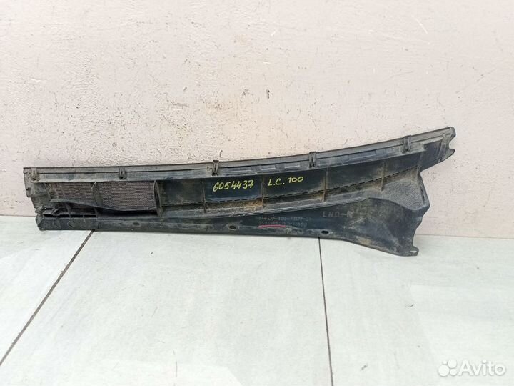 Водосток лобового стекла (жабо)