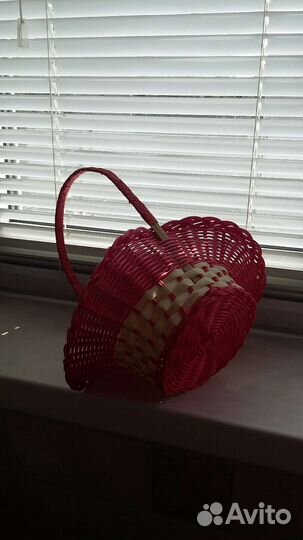 Плетеная корзинка для пасх. яиц, подарков, цветов