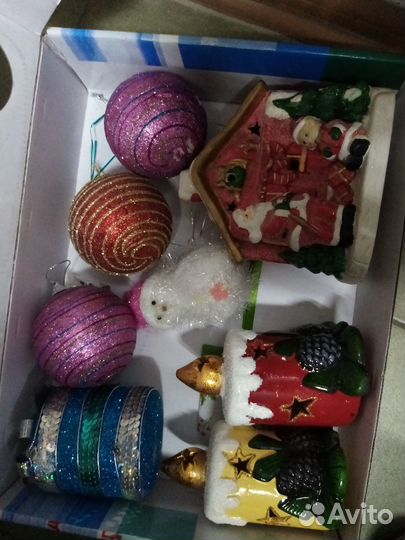 Сосна с игрушками