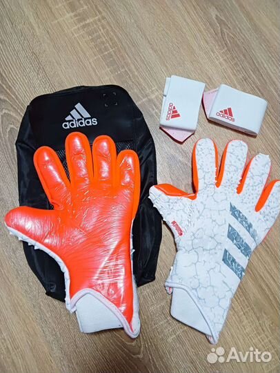 Футбольные вратарские перчатки Adidas Predator