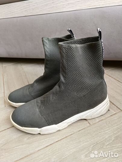 Кроссовки женские