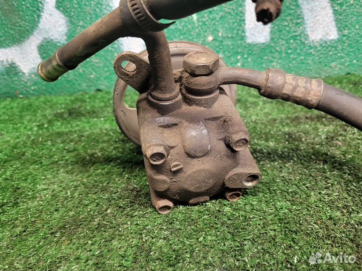 Насос гур Unisia Jecs на Nissan Wingroad