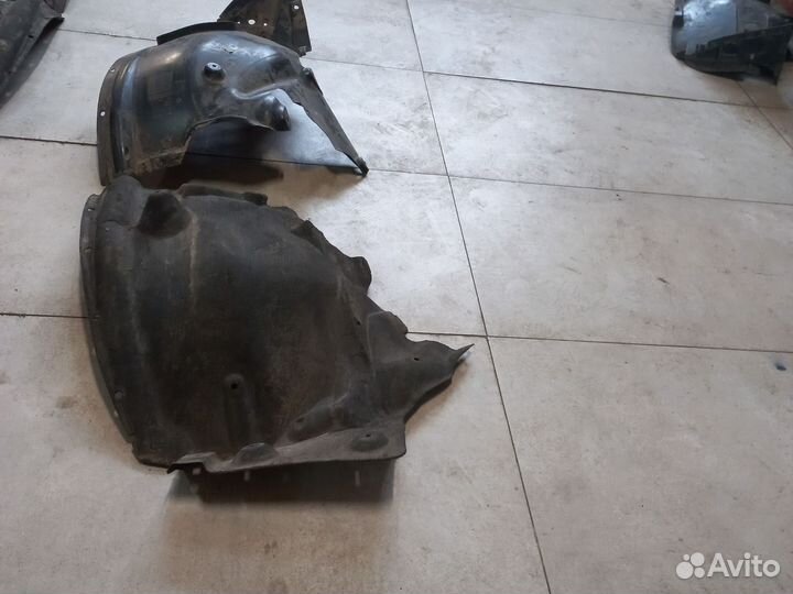 Подкрылок передний левый на BMW X3 F25