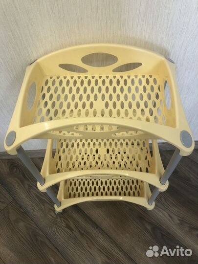 Этажерка на колесиках