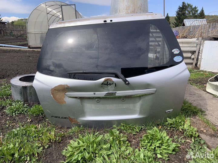 Крышка багажника toyota corolla filder