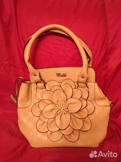 Сумка бежевая с цветком новая
