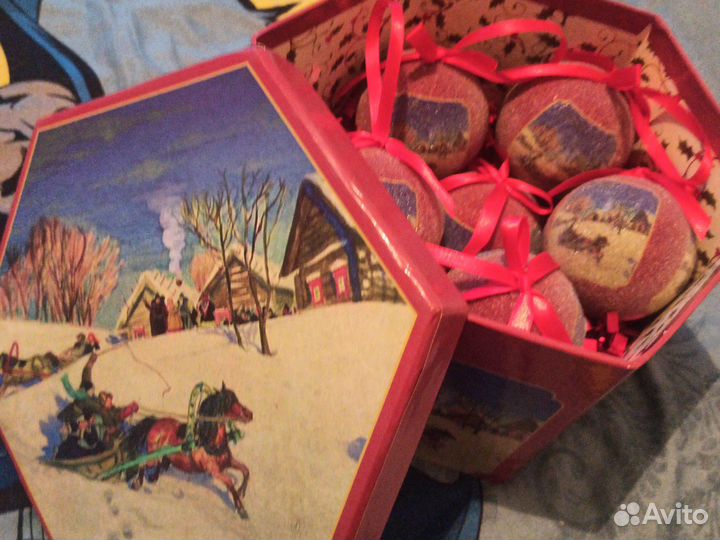 Новогодние игрушки на елку