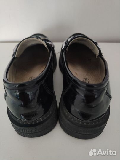 Продам туфли лоферы на девочку