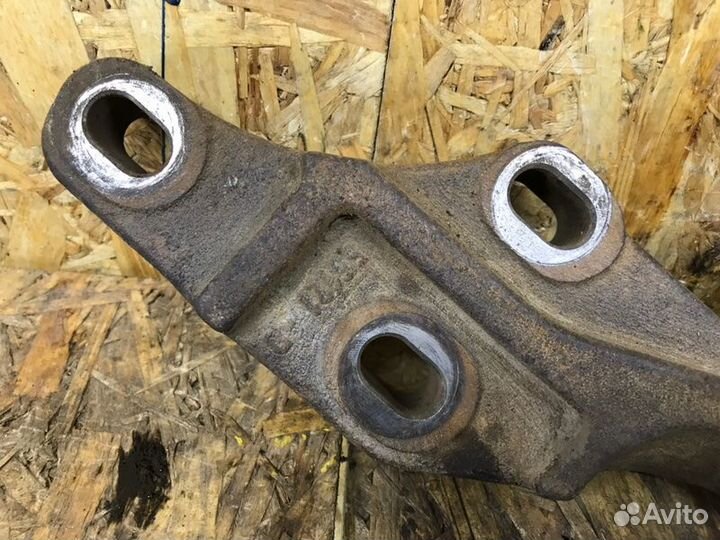 Кронштейн редуктора передний Land Rover Range