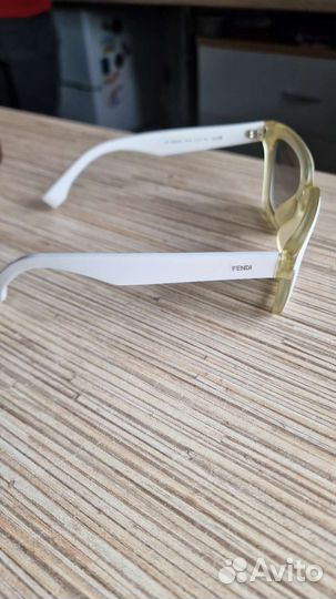 Солнцезащитные очки женские Fendi