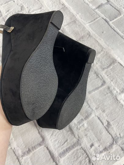 Туфли замшевые с ремешком, 39 размер