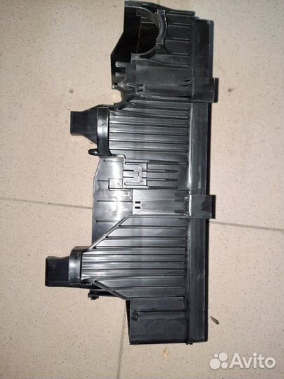 Корпус блока предохранителей средняя часть Toyota