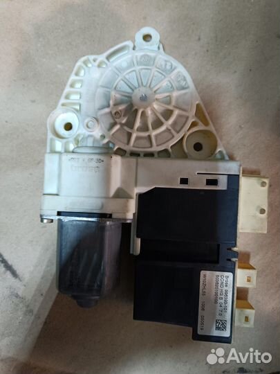 Моторчик стеклоподъемника передний левый Citroen