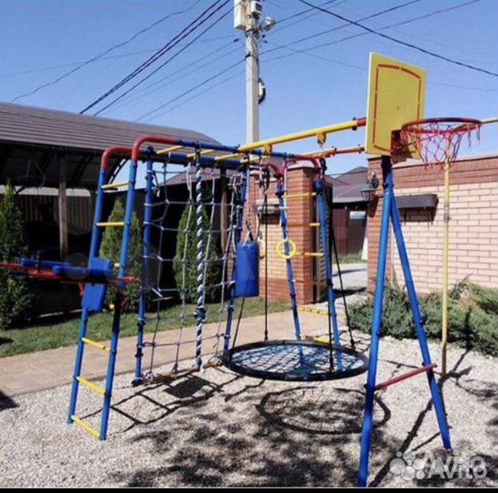 Новая уличная детская площадка. Уличные качели