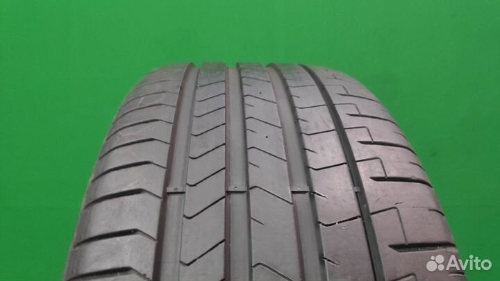 Pirelli P Zero PZ4 275/40 R22 107Y