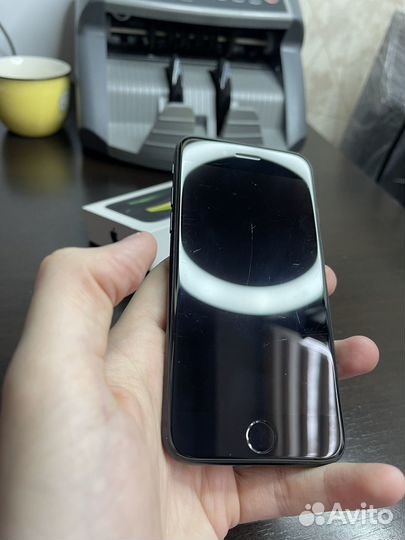 iPhone SE (2020), 64 ГБ