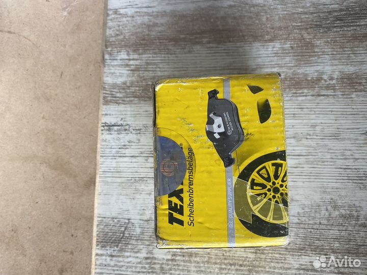 Тормозные колодкит тайота карола передние