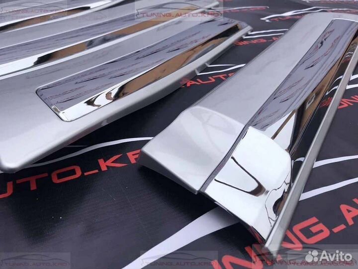 Молдинги дверей Toyota Land Cruiser 200 E9570