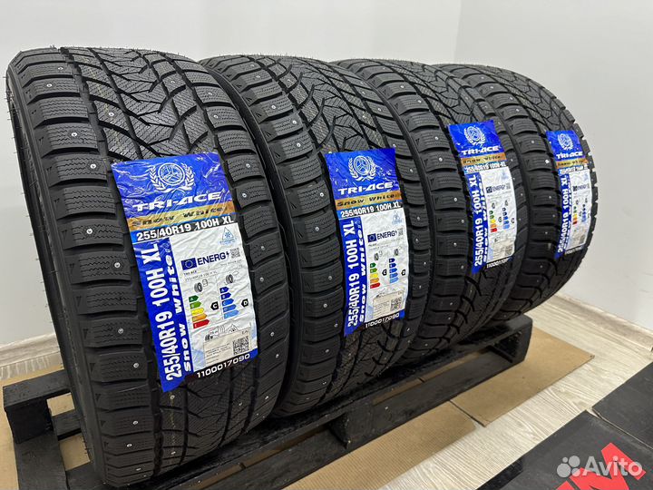 Tri Ace Snow White II Stud 255/40 R19 100H