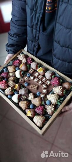 Подарочный набор из клубники в шоколаде