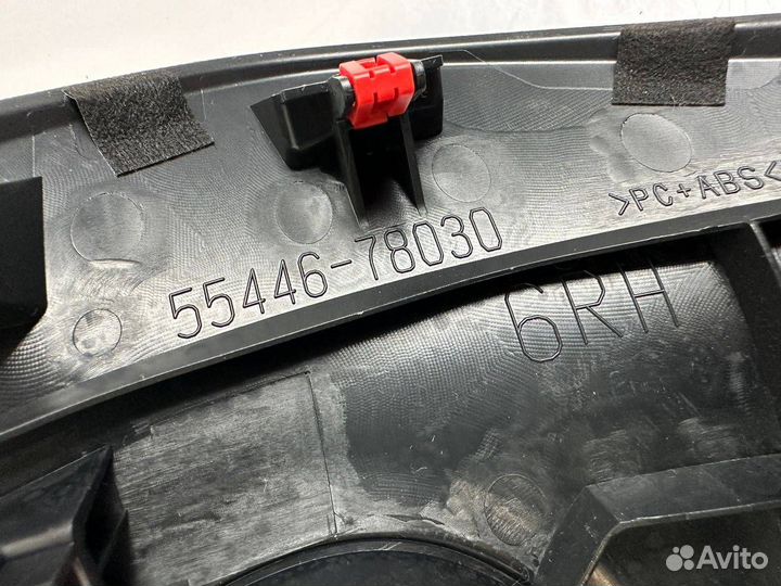 Декоративная накладка торпедо правая Lexus NX